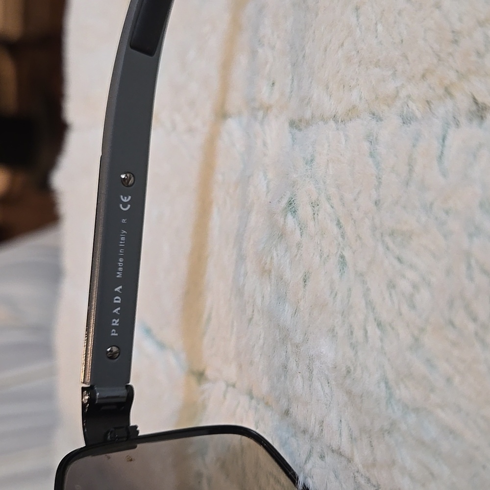 Authentic Prada sunglasses - Picture 5 of 10